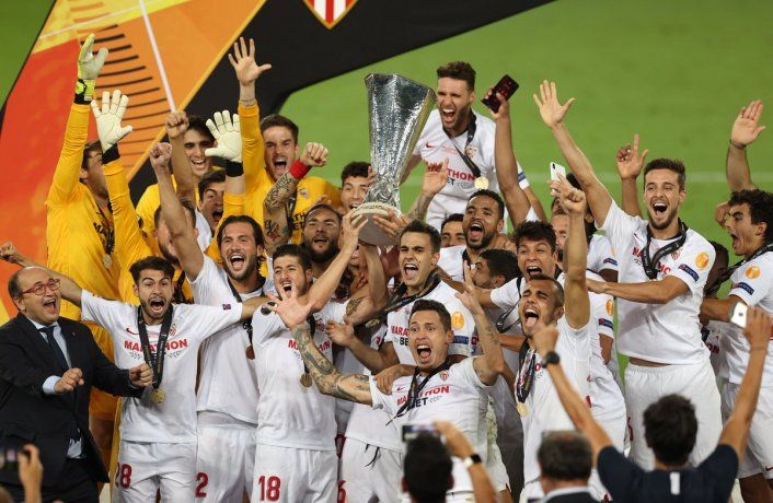 Sevilla conquistó su 6° trofeo en la Europa League.