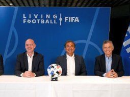 El acuerdo fue rubricado en el Museo de la FIFA, ubicado en la ciudad de Zúrich, por Gianni Infantino (presidente de la FIFA, Mauricio Macri, Youri Djorkaeff (director ejecutivo de la Fundación FIFA), Fatma Samoura (secretaria general de la FIFA), Jai Shroff (director ejecutivo de UPL) y Diego López Casanello (director de operaciones de UPL).