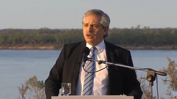 Alberto Fernández durante la firma del Acuerdo Federal de Hidrovía.
