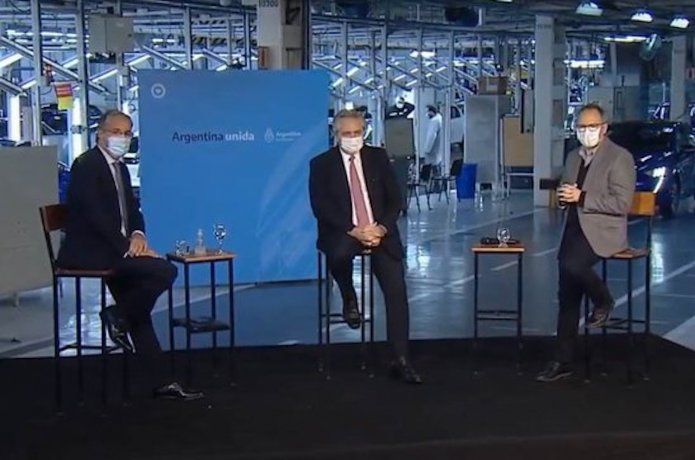 “En esta planta, que es la segunda mejor planta de Peugeot en el mundo, se construyen extraordinarios autos, y eso habla de la excelencia de lo que han logrado hacer”, aseguró el Alberto Fernández , quien estuvo acompañado por el ministro de Desarrollo Productivo, Matías Kulfas; y el intendente de Tres de Febrero, Diego Valenzuela.