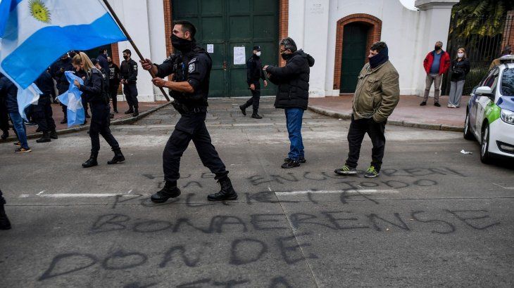 Momentos de tensión en la puerta de la Residencia de Olivos