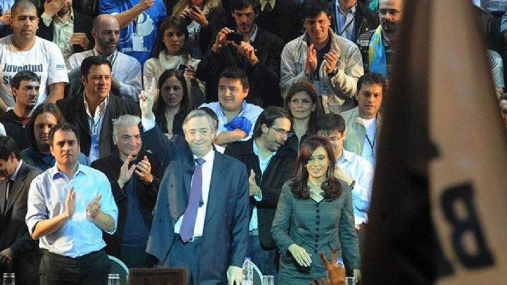 Entre otros invitados al acto del Luna Park estuvieron Oscar Parrilli, Amado Boudou y Débora Giorgi, así como Carlos Kunkel y representantes de Madres y Abuelas de Plaza de Mayo. También artistas y personajes del espectáculo que respaldan al Gobierno: Florencia Peña, Andrea del Boca y Esther Goris. Sobre el escenario, Dante "Canca" Gullo, Diego Bossio y Walter Festa.