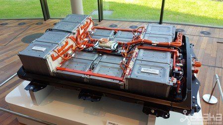 Las baterías recargables de los coches eléctricos funcionan hoy en día con las células de iones de litio. 