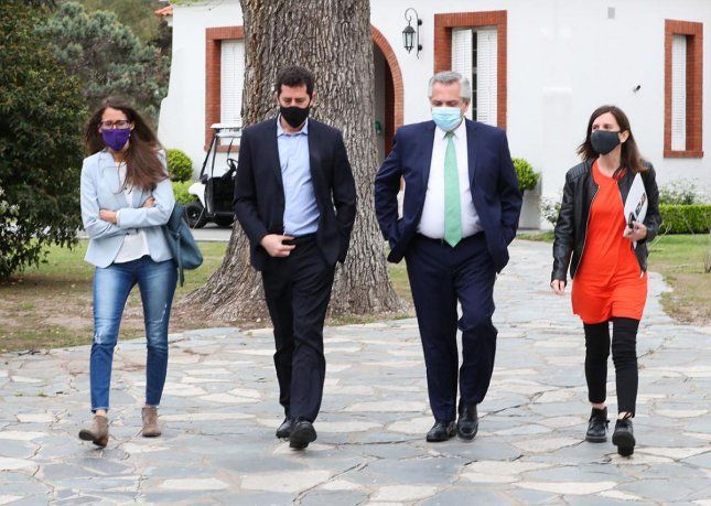 Junto a la ministra de las Mujeres Junto a la ministra de las Mujeres