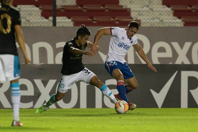 Racing le ganó a Nacional en Montevideo y se metió en los octavos de final de la Copa Libertadores.