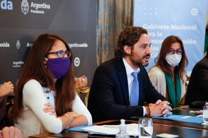 El jefe de Gabinete, Santiago Cafiero, encabezó la primera reunión del Gabinete Nacional para la Transversalización de las Políticas de Género, junto a la titular del Ministerio de las Mujeres, Géneros y Diversidad de la Nación, Elizabeth Gómez Alcorta.