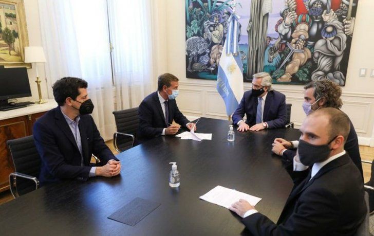 Rodolfo Suárez junto al Presidente, en la Casa Rosada.