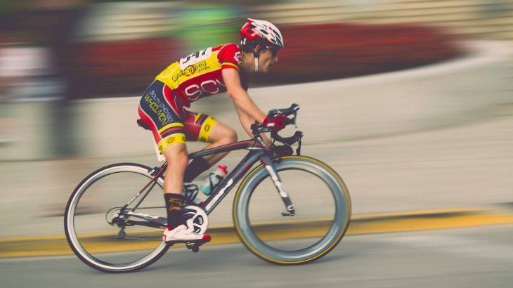 Hay diferentes tipos de bicicletas. El casco es fundamental para nuestra seguridad.