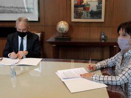 Julio Alak, ministro de Justicia y Derechos Humanos de Buenos Aires, y Mercedes Marcó del Pont, titular de AFIP. 