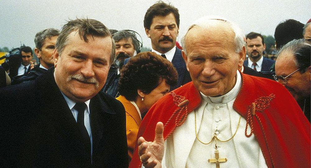 Resultado de imagen para Fotos de Pablo XI y Lech Walesa