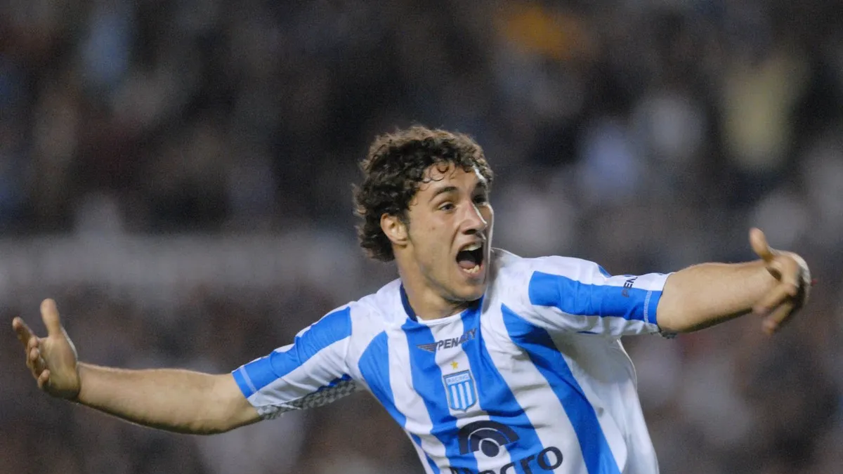 He left Racing, went through several clubs in Europe and returned to the Avellaneda club to occupy an important position