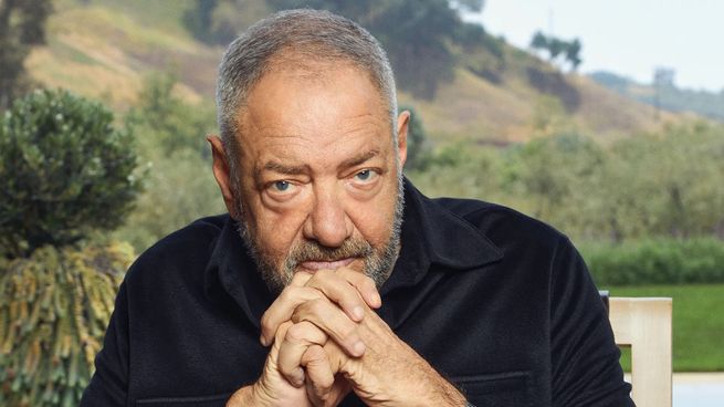 Creador de “La Ley y el Orden” y otras franquicias exitosas, Dick Wolf convirtió sus ideas en una máquina que factura millones y redefine la TV policial.