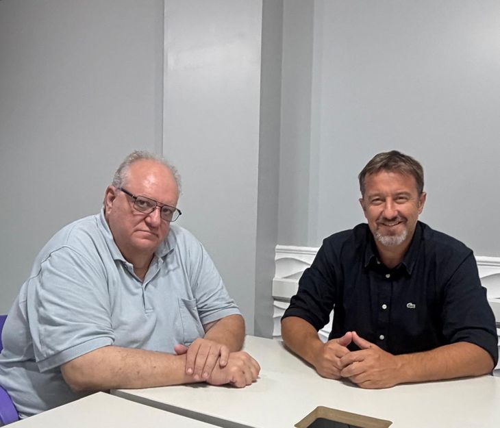 Fabián Ruggeri y Mario González, presidente que ingresará en breve y el saliente a la derecha de la imagen Fabián Ruggeri y Mario González, presidente que ingresará en breve y el saliente a la derecha de la imagen