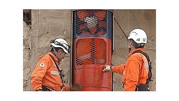 El salvamento para rescatar a los 33 trabajadores comenzaría a partir de las 20 informaron