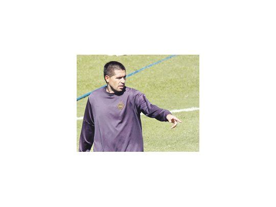 Julio César Falcioni espera que Riquelme llegue bien físicamente para reaparecer ante Olimpo.