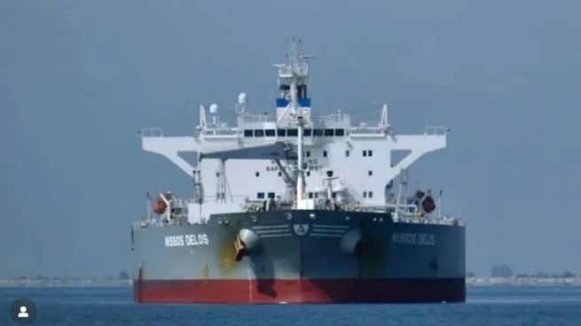 Fuerzas de EEUU intentan abordar un buque petrolero de Rusia.