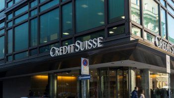 el credit suisse se desplomo 53% en wall street pero ubs trepo mas de 3%