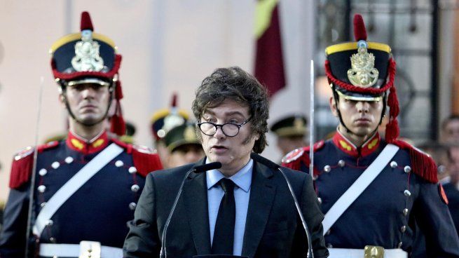 Javier Milei dio un breve discurso en el acto de aniversario del Regimiento de Granaderos a Caballo.