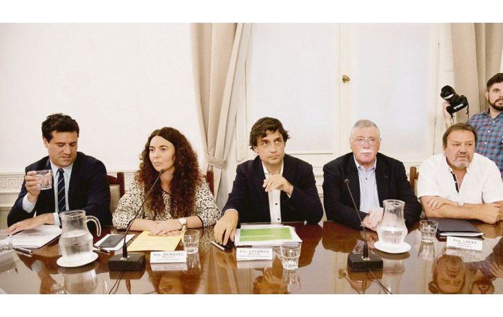 Respaldo. El ministro Hernán Lacunza se reunió con la Comisión de Presupuesto para explicar los alcances del Pacto Fiscal para la provincia.