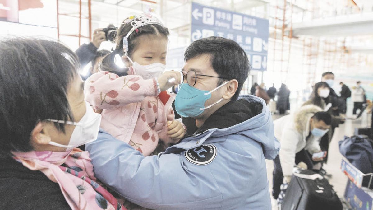 The WHO goes on alert for a respiratory disease spreading in China and requests detailed reports