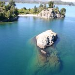 Una joya escondida entre montañas y lagos deslumbra a quienes buscan una experiencia de turismo única. Una joya escondida entre montañas y lagos deslumbra a quienes buscan una experiencia de turismo única.