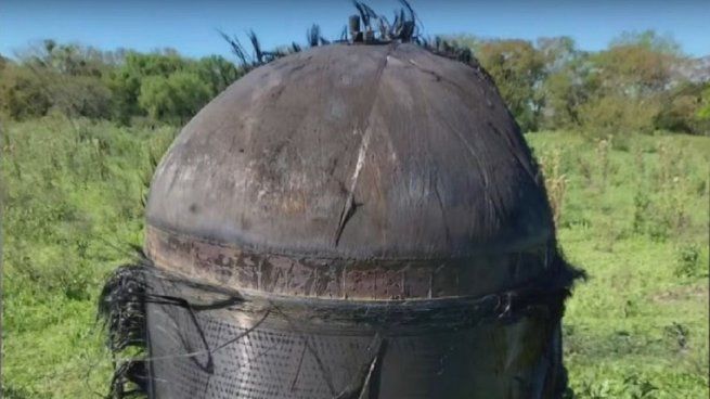 El misterioso cilindro metálico fue trasladado a Buenos Aires para analizar su origen y composición.