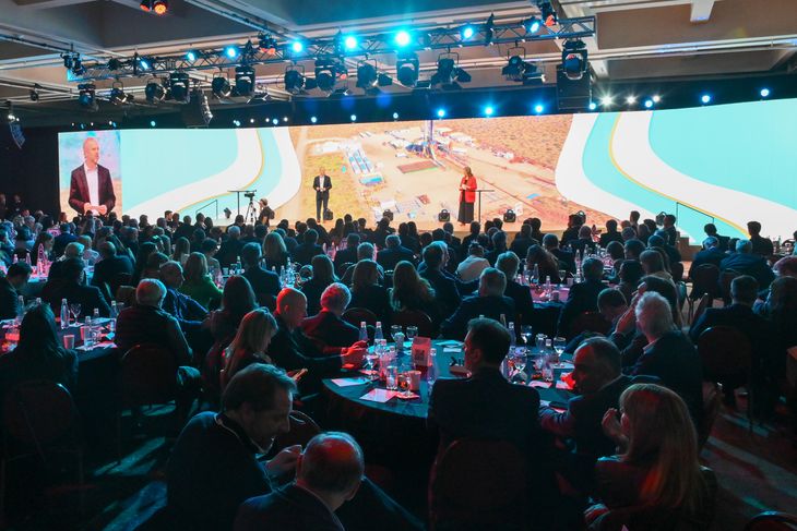 The IDEA Colloquium brings together more than 1,000 businessmen from all over the country, governors and officials. The IDEA Colloquium brings together more than 1,000 businessmen from all over the country, governors and officials.