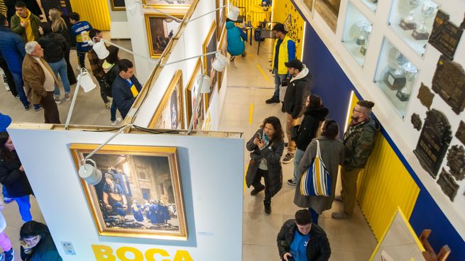 Boca + Arte reúne las obras de una serie de artistas identificados con el Club Atlético Boca Juniors.