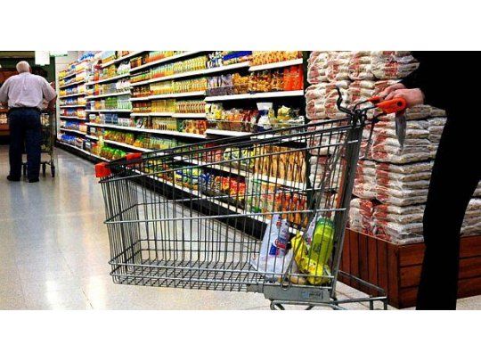 Freno al consumo: se desaceleran más las ventas en súper y shopping