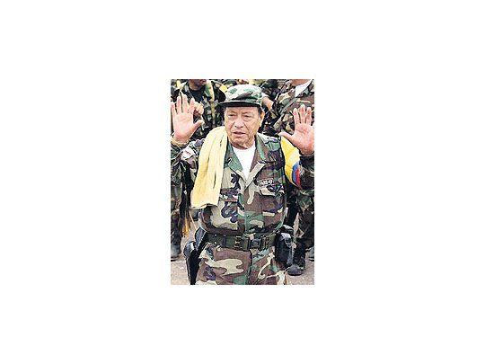 «Tirofijo» hizo sobrevivir a las FARC tras el fin de la Guerra Fría, pero al precio de perpetuar un conflicto sangriento; el narcotráfico y los secuestros extorsivos fueron sus fuentes de financiación preferidas.