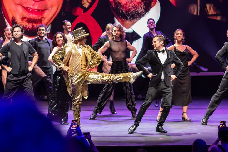 La obertura de los Hugo dirigida por Pablo Gorlero con música de Fernando Nazar. La obertura de los Hugo dirigida por Pablo Gorlero con música de Fernando Nazar.