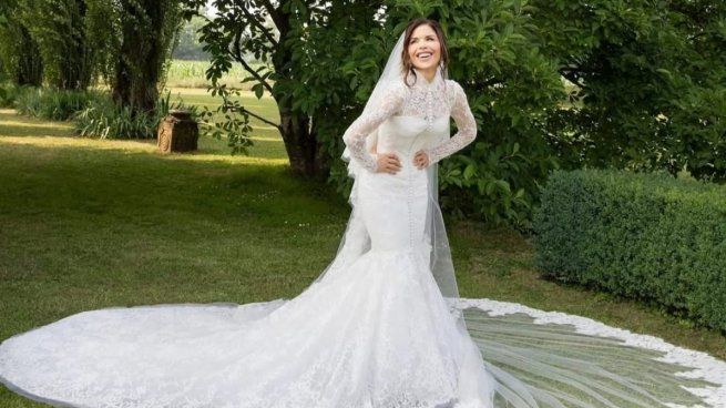 El vestido de Sánchez fue confeccionado por la casa Dolce & Gabbana.