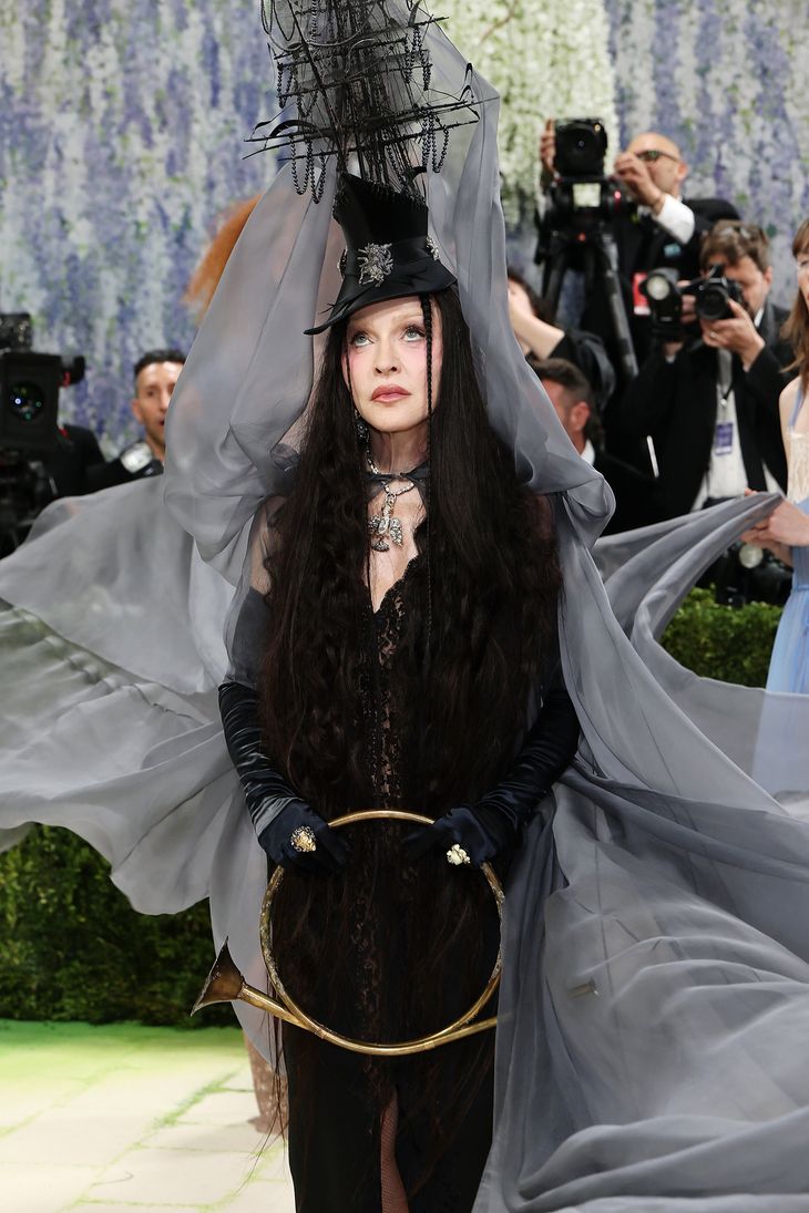 Madonna vistiendo un custom Saint Laurent.