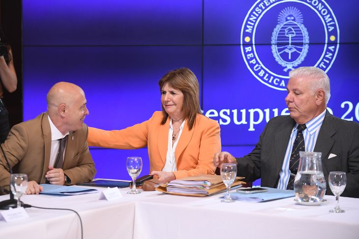 El Senado sesionaría el viernes 26. El Senado sesionaría el viernes 26.