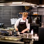 nacio en guadalajara, aplico su conocimiento farmaceutico para crear dulces caseros y se convirtio en millonario gracias al mazapan nacio en guadalajara, aplico su conocimiento farmaceutico para crear dulces caseros y se convirtio en millonario gracias al mazapan