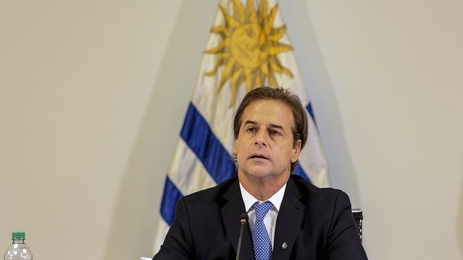 El presidente Lacalle Pou aseguró que la mancha roja no llegará a Uruguay.