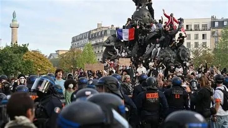 Cabe destacar que Francia vive adem&aacute;s una ola de protestas por el aumento del costo de vida y las reivindicaciones de los estudiantes.