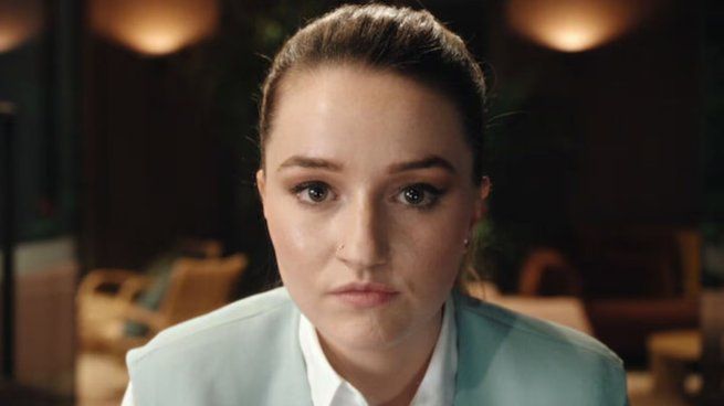 Kaitlyn Dever brilla en la nueva serie de Netflix, una historia impactante sobre mentiras y redes sociales que promete ser un éxito en 2025.