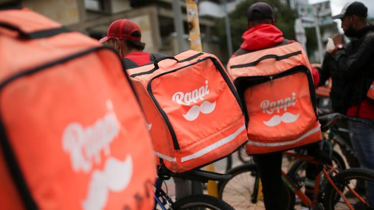 distributors can gain more than a wage earner, but they suffer high precariousness