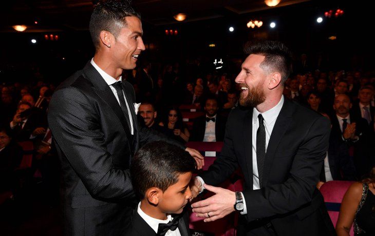 Cristiano y Messi. Hoy la rivalidad quedó en los premios individuales.&nbsp;