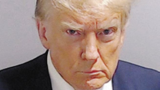 INMUNE. Donald Trump fue fichado por la Policía de Georgia por la acusación de que trató de fraguar los resultados de los comicios de 2020.