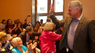 en pleno revuelo opositor, diaz-canel se reunio con artistas, intelectuales y empresarios argentinos