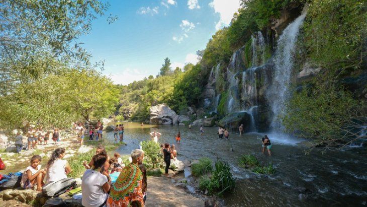 Además, su cercanía a Cosquín la hace ideal para ir en época de festival. Además, su cercanía a Cosquín la hace ideal para ir en época de festival.