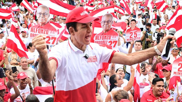 Salvador Nasralla dio su salto a la popularidad con la conducción televisiva.