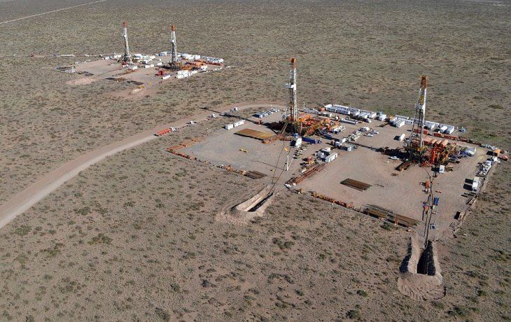 Una proyecci&oacute;n elaborada por IAPG afirma que Vaca Muerta ya deber&iacute;a producir a vol&uacute;menes con impacto internacional