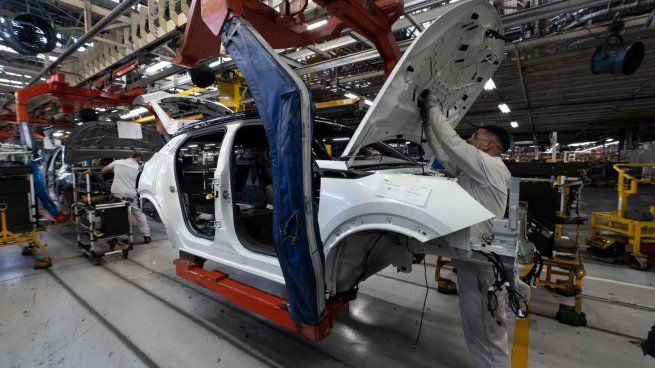 Con el lanzamiento industrial del Peugeot 2008, la planta de Stellantis en Palomar sumó una nueva silueta en la línea de producción