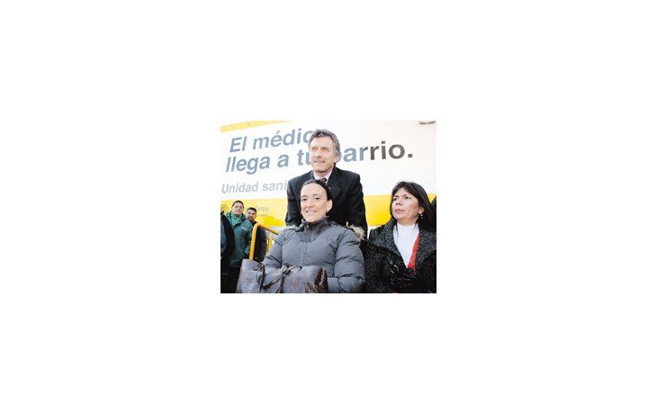 ámbito.com | Mauricio Macri, Gabriela Michetti y la legisladora Lidia Saya, ayer durante la inauguración de un centro de atención médica para las zonas más carenciadas de la Ciudad.