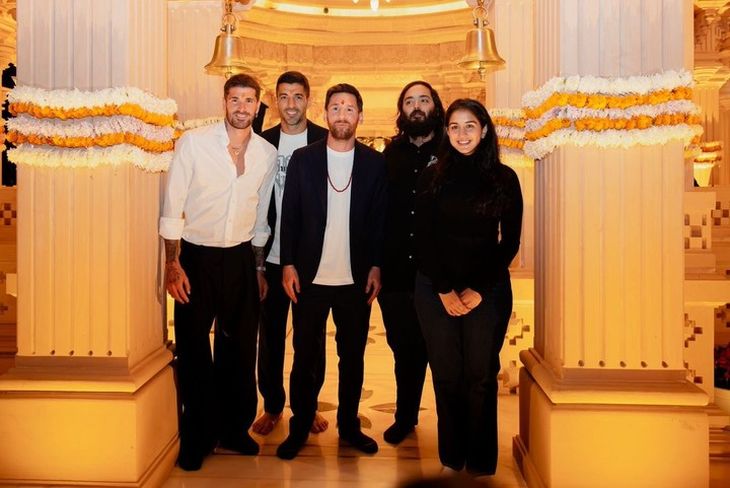 Lionel Messi junto a Rodrigo De Paul y Luis Suárez en la India. Lionel Messi junto a Rodrigo De Paul y Luis Suárez en la India.