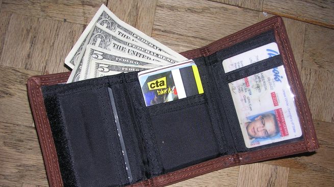Los nuevos accesorios compactos con protección RFID y rastreo inteligente ganan terreno frente a las billeteras clásicas.