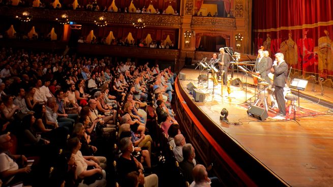 Pipi Piazzolla en batería, Nicolás Guerschberg en piano y arreglos, Mariano Sívori en contrabajo, Gustavo Musso en saxo alto, Damián Fogiel en saxo tenor y Martín Pantryner en clarinete bajo y saxo barítono.